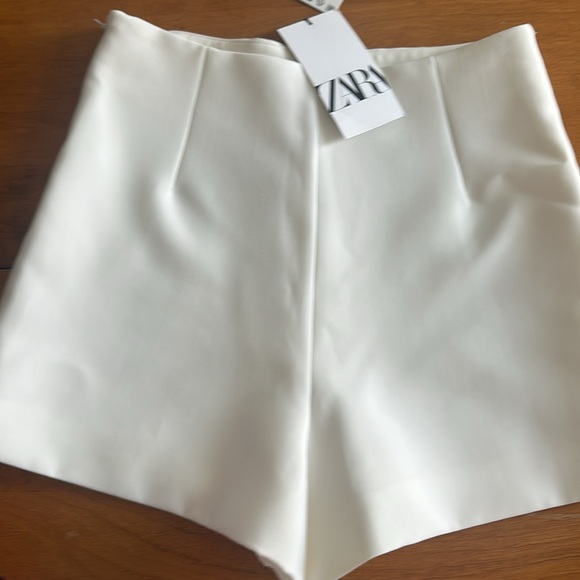 Fully lined white high waisted Zara shorts - Picture 5 of 5